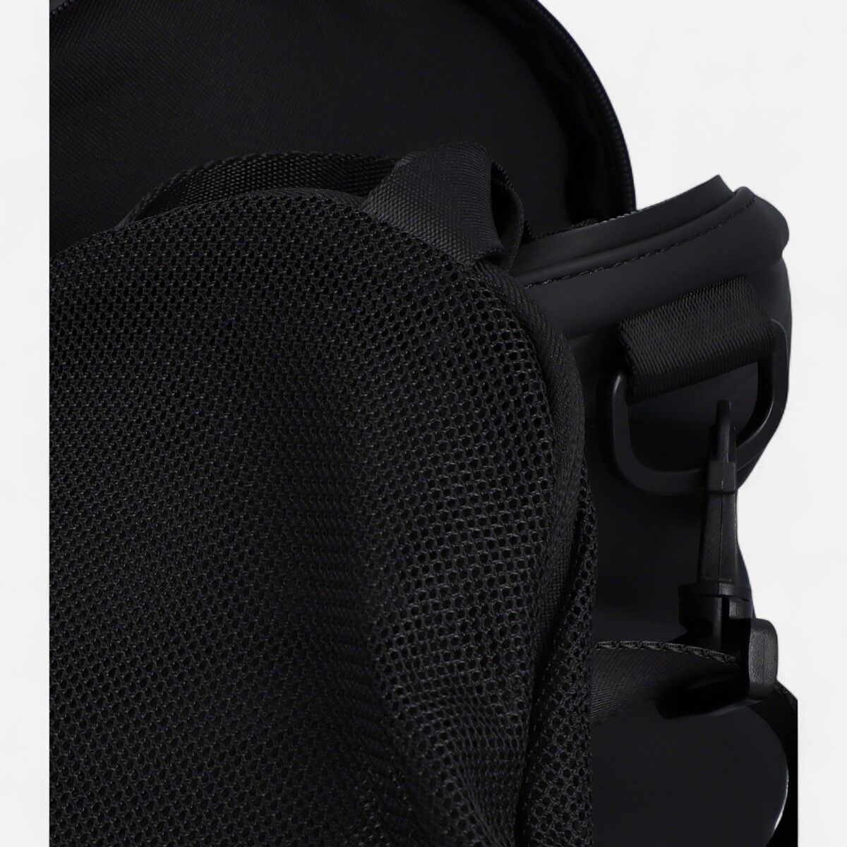 Resim Downpour Cabin Barrel Bag