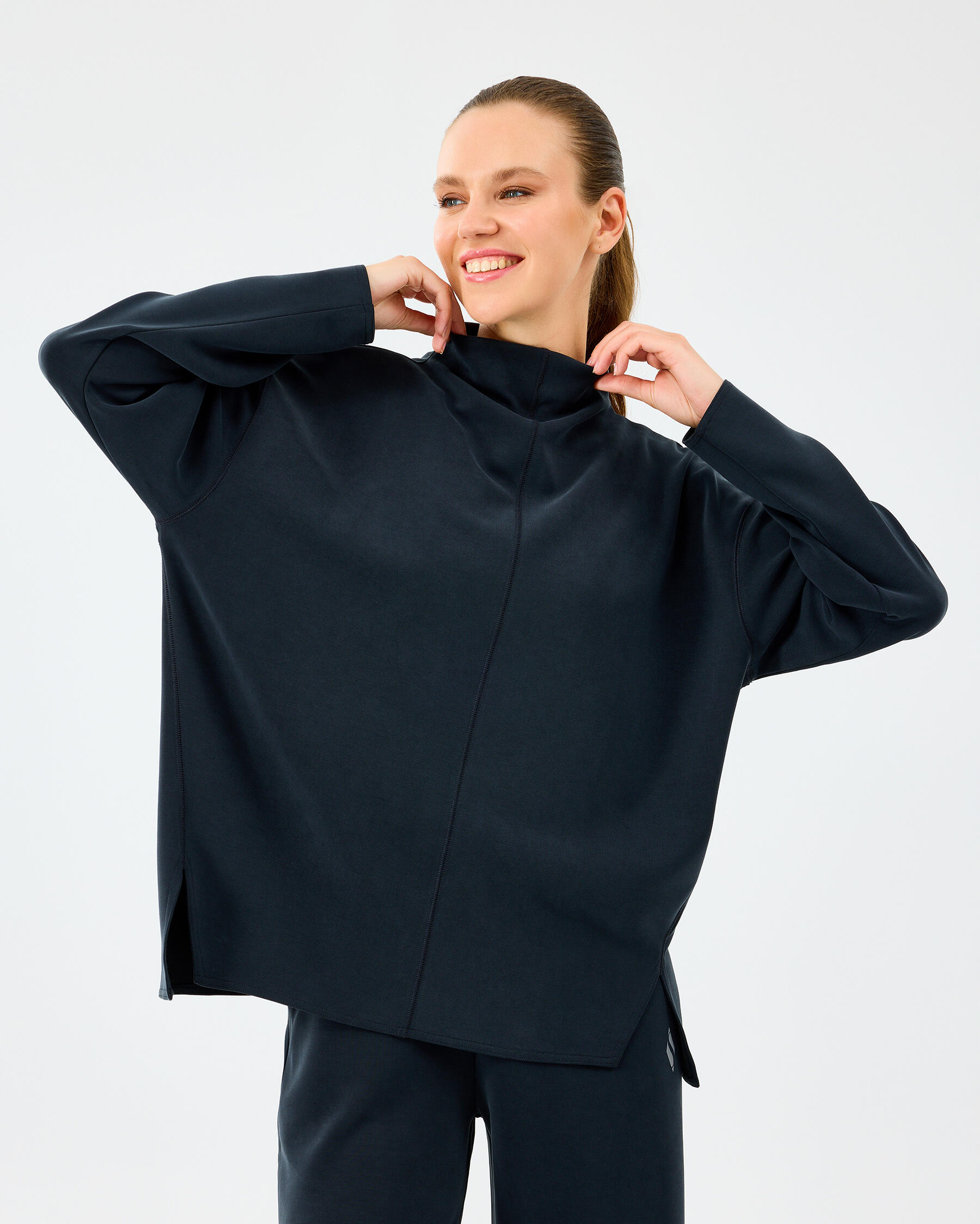 Resim W Softlux Turtleneck Asymmetric Sweatshirt