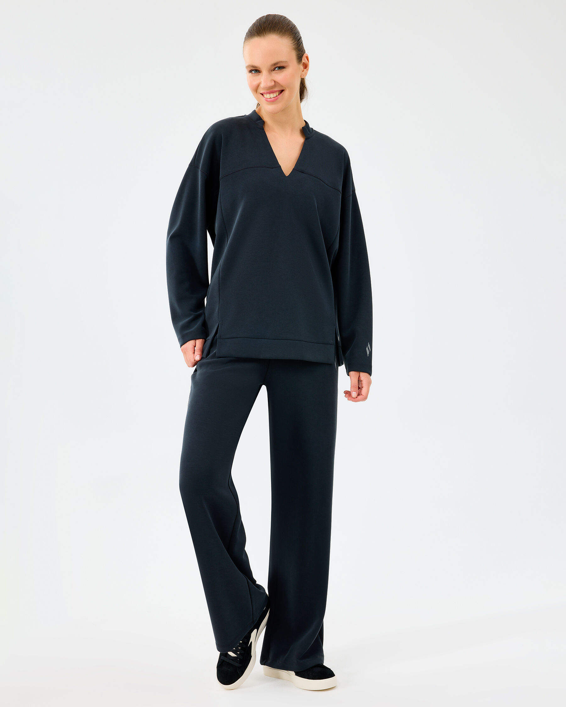 W Soft Touch V Neck Asymmetric Sweatshirt Kadın Siyah S2520064-3817